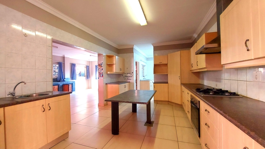 6 Bedroom Property for Sale in Ifafi North West
